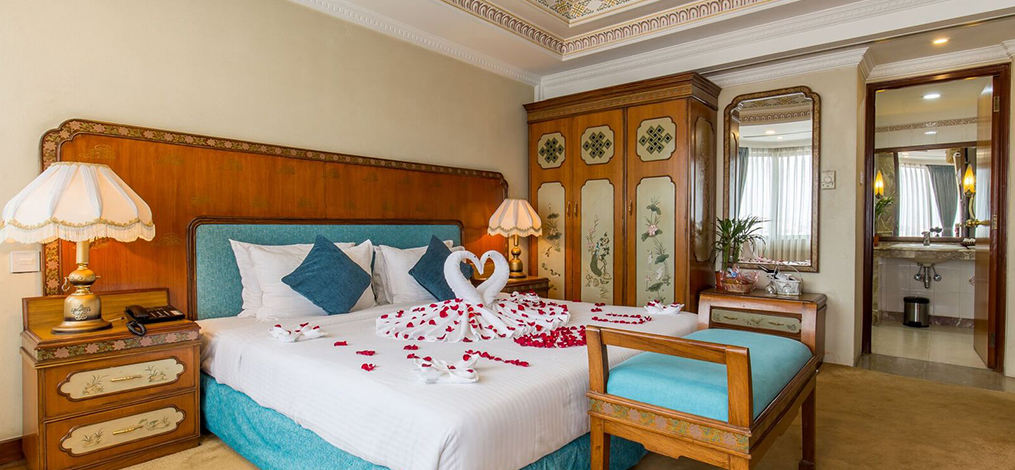 Honeymoon Suite Room